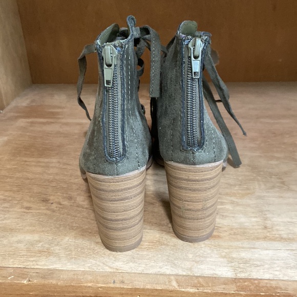 Heeled Lace Up Booties! size 6.5! - Picture 3 of 7